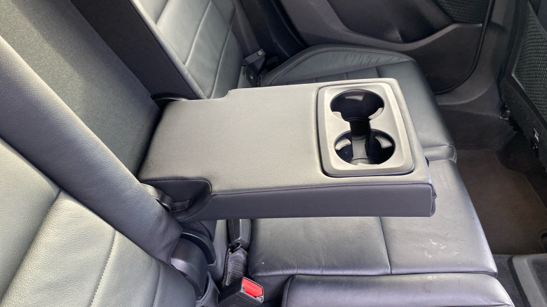 BMW 2 Series 220i MHT Luxury 5dr DCT Petrol Hatchback